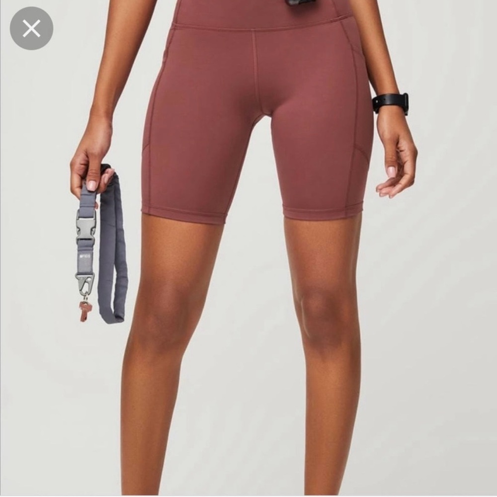 Figs Biker Shorts in Mauve Brown